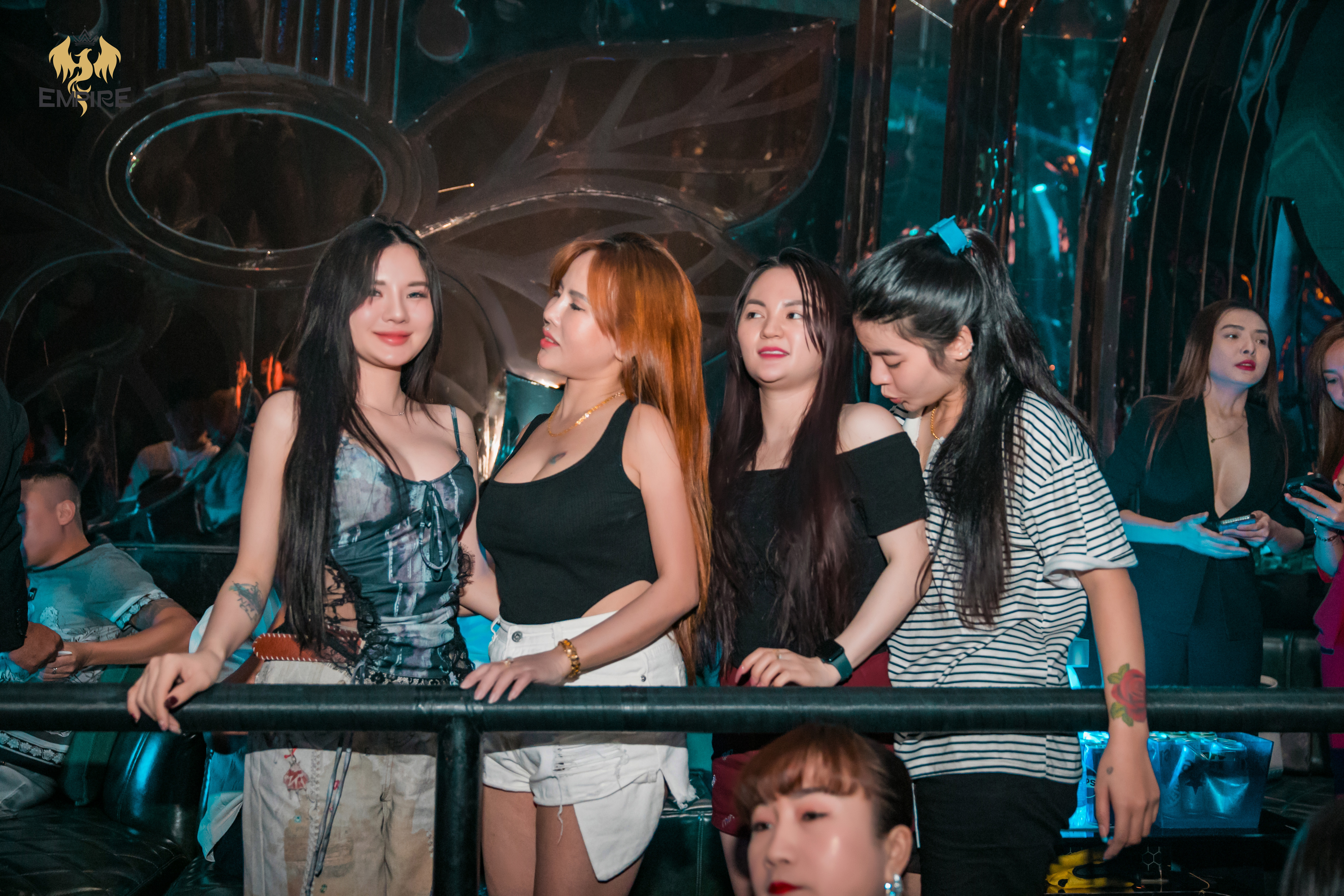 ĐẾN EMPIRE CLUB – BẠN KHÔNG PHẢI LÀ KHÁCH, BẠN LÀ MỘT PHẦN CỦA CUỘC CHƠI