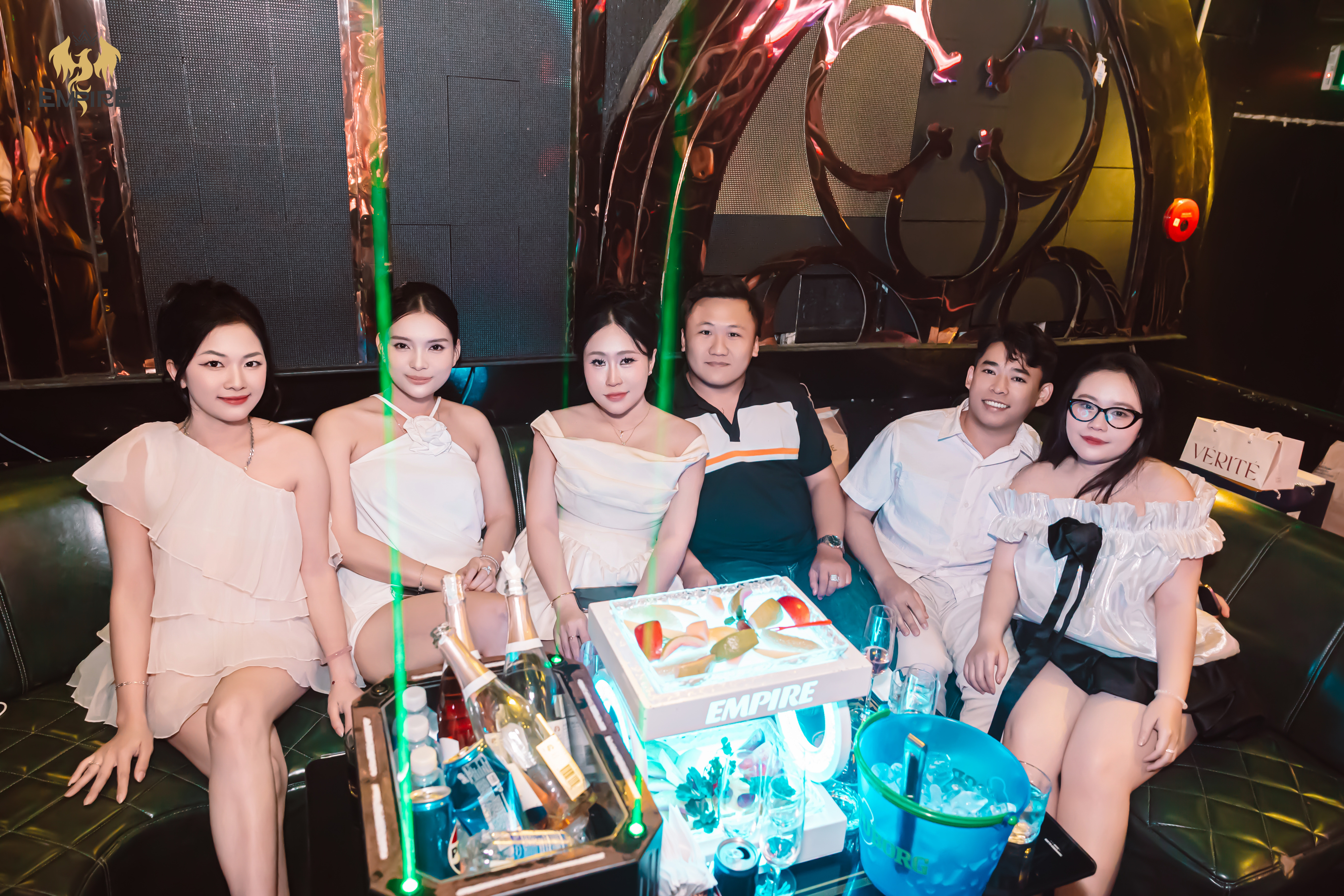 GIỮA HÀNG TRĂM ĐIỂM ĐẾN, CHỈ CÓ EMPIRE CLUB KHIẾN BẠN MUỐN DỪNG LẠI THẬT LÂU