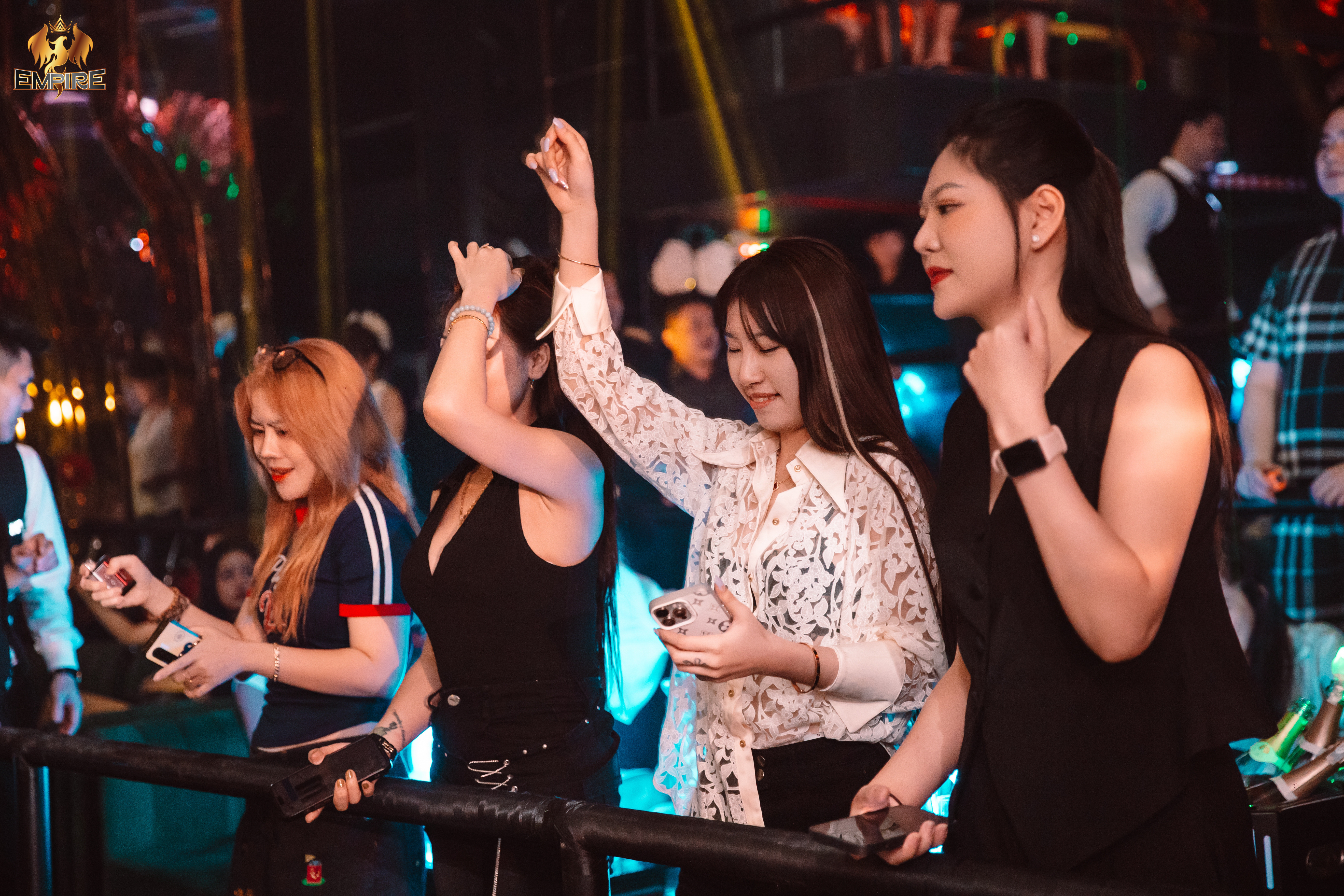 SÀI GÒN ĐÊM NÀO CŨNG ĐẸP – NHƯNG ĐẸP NHẤT KHI BẠN ĐANG Ở EMPIRE CLUB