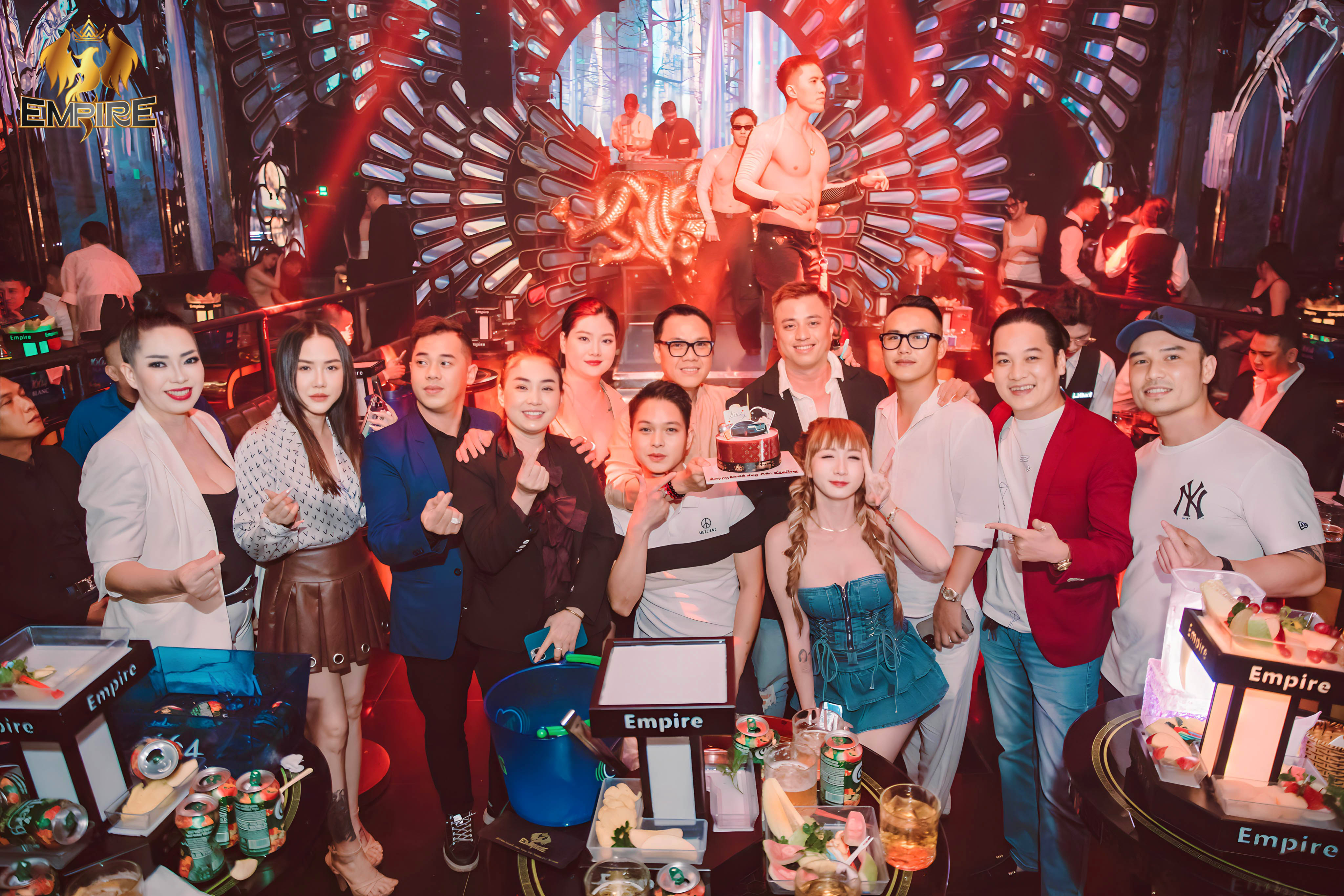 LÝ DO EMPIRE CLUB LUÔN ĐỨNG TOP CÁC ĐỊA ĐIỂM BAR - CLUB ĐƯỢC GIỚI TRẺ SĂN ĐÓN