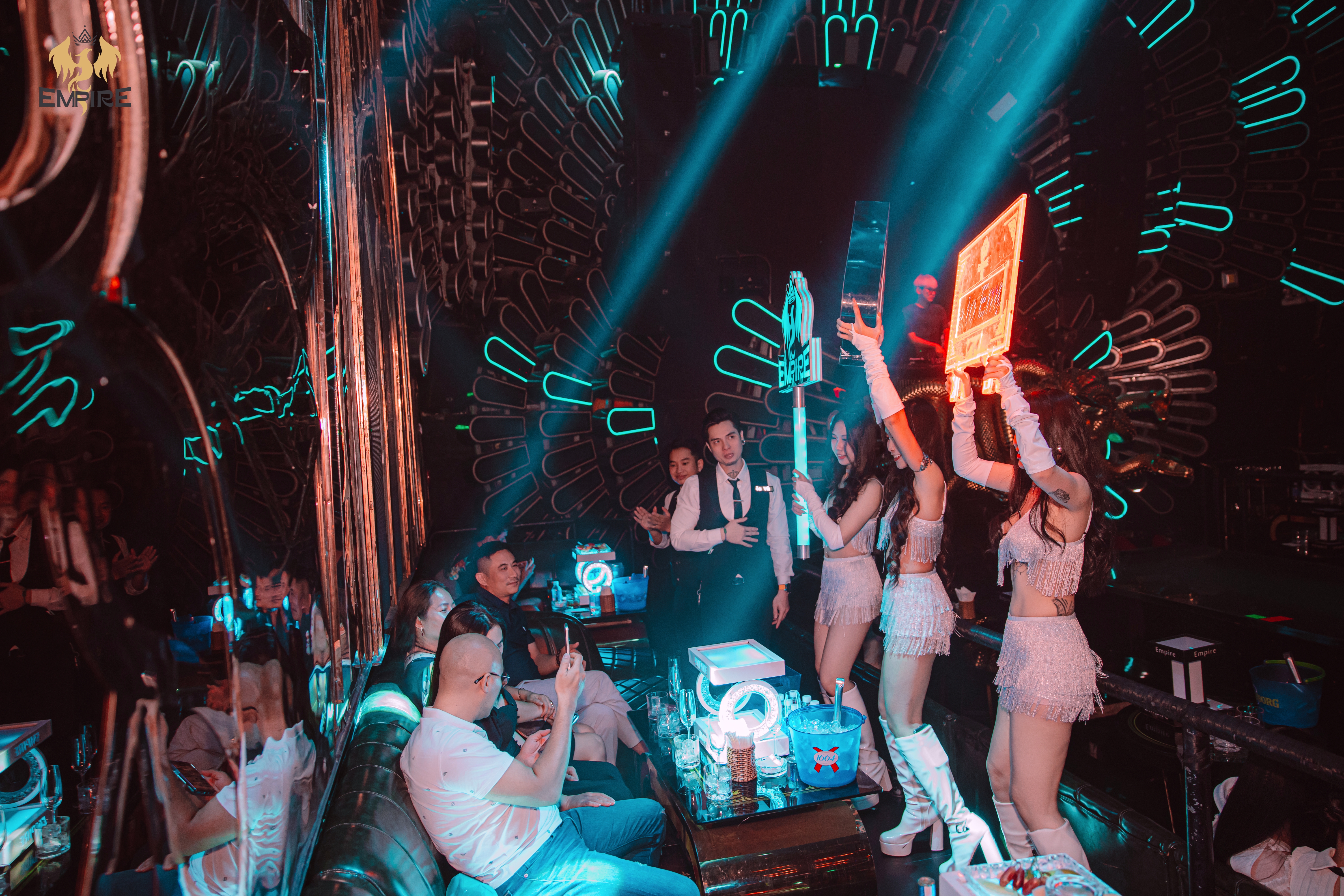 EMPIRE CLUB – MỖI GÓC NHỎ ĐỀU MANG HƠI THỞ CỦA ĐẲNG CẤP