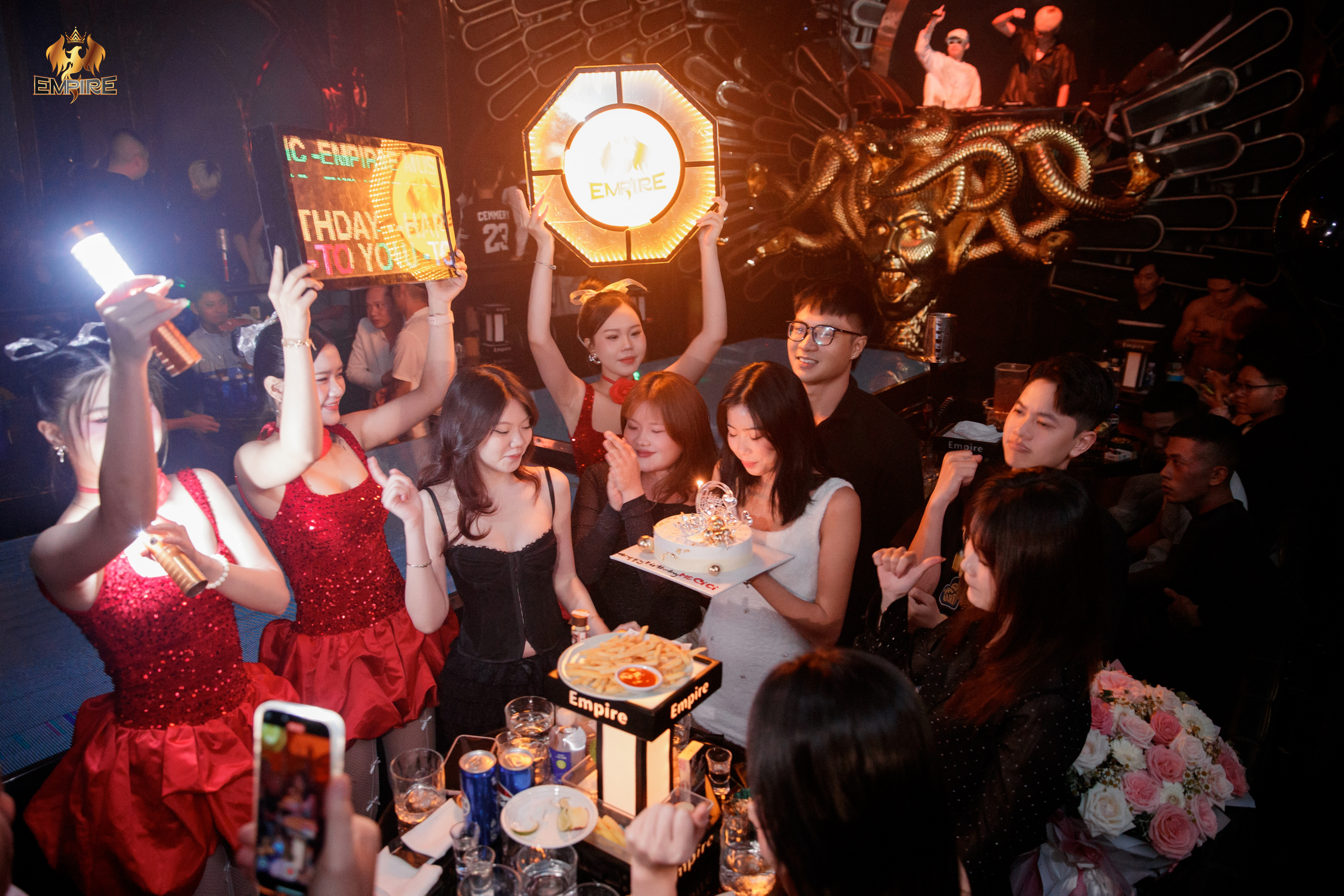 LÝ DO EMPIRE LÀ “THÁNH ĐỊA” MỚI CỦA DÂN CHƠI SÀNH ĐIỆU