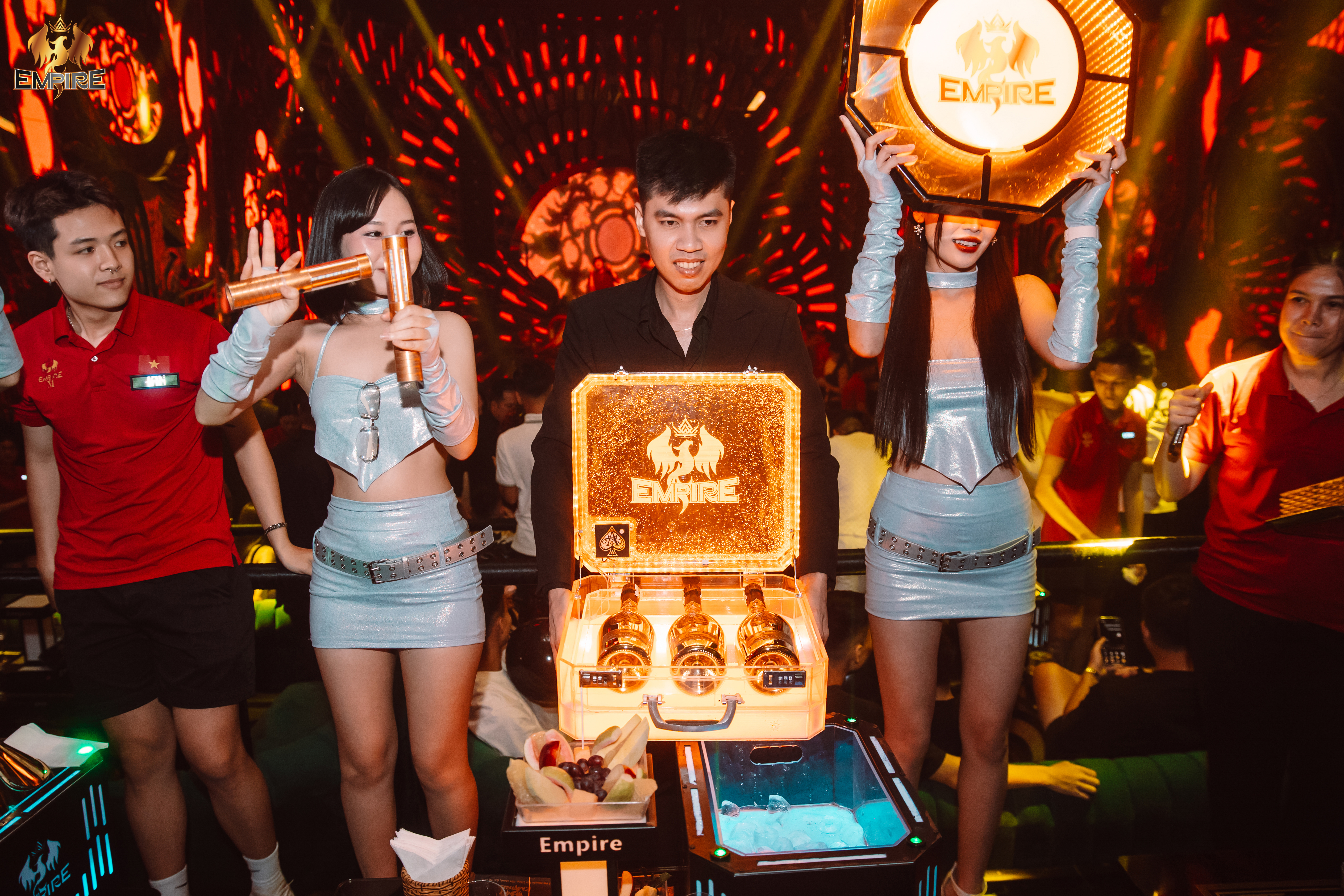 EMPIRE CLUB QUẬN 1 - ĐIỂM TẬP KẾT CỦA GIỚI DÂN CHƠI SÀNH ĐIỆU