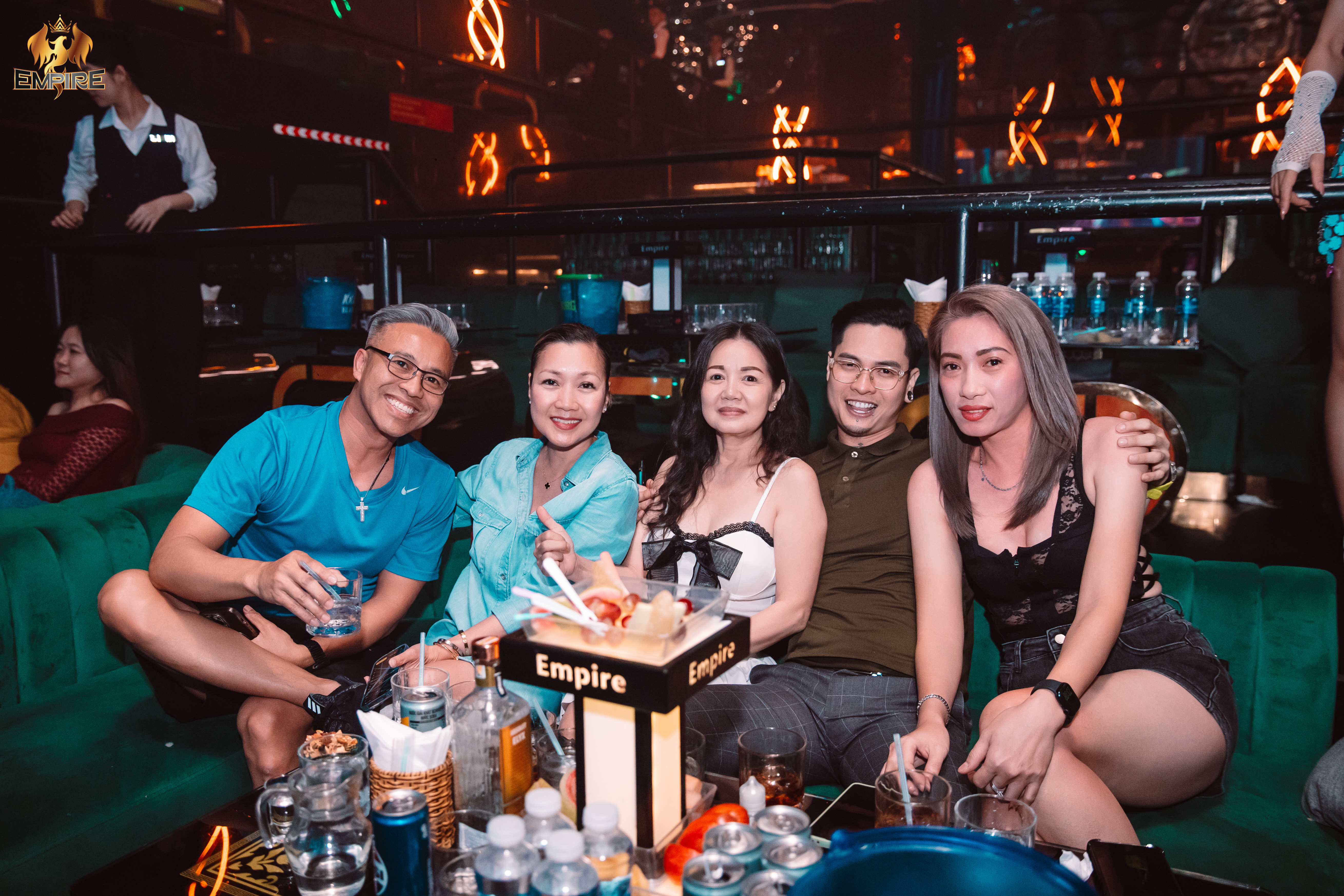 Tại Sao Doanh Nhân Và Người Nổi Tiếng Yêu Thích Empire Club?