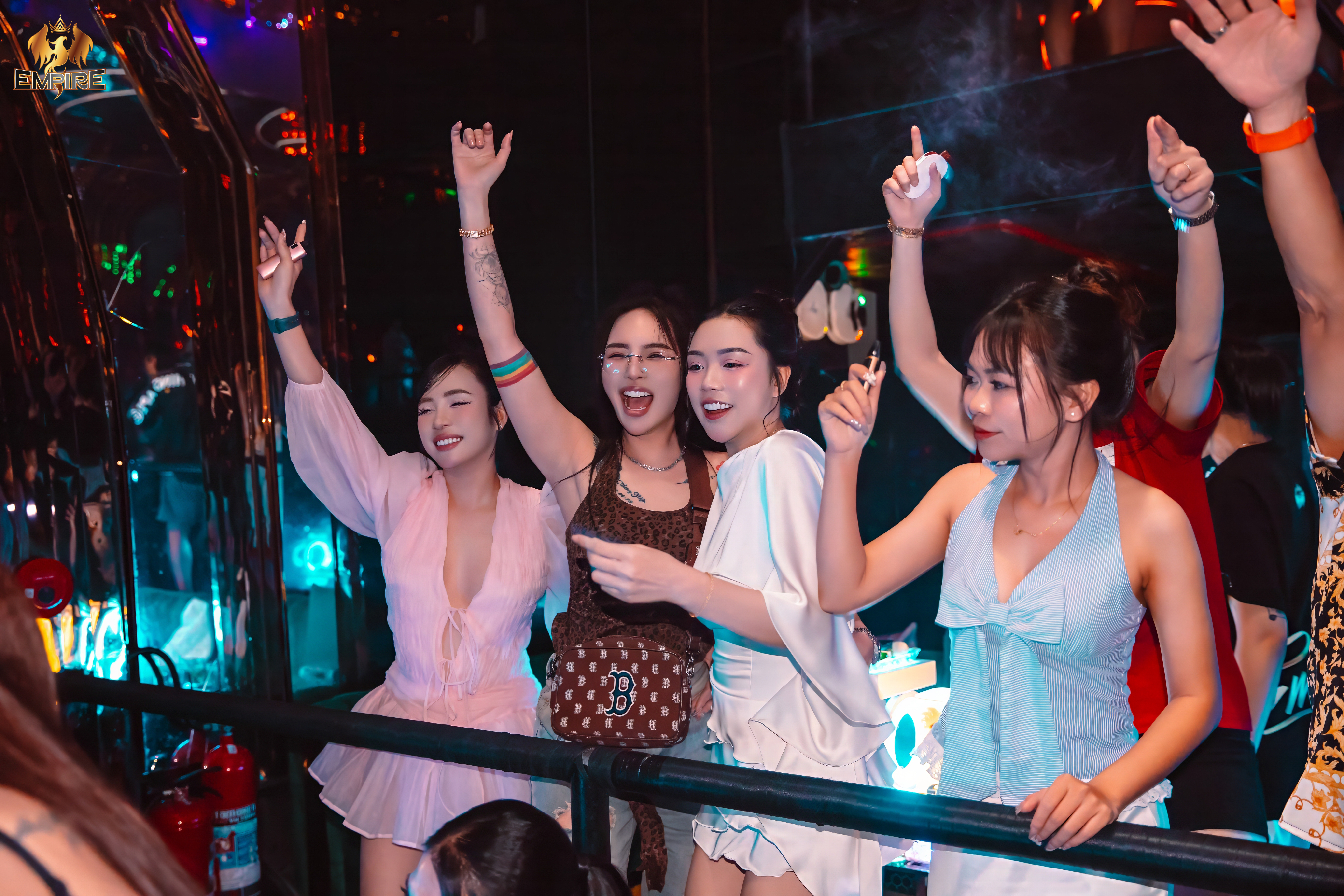 ĐÊM THĂNG HOA CÙNG BỮA TIỆC ÂM NHẠC TẠI EMPIRE CLUB