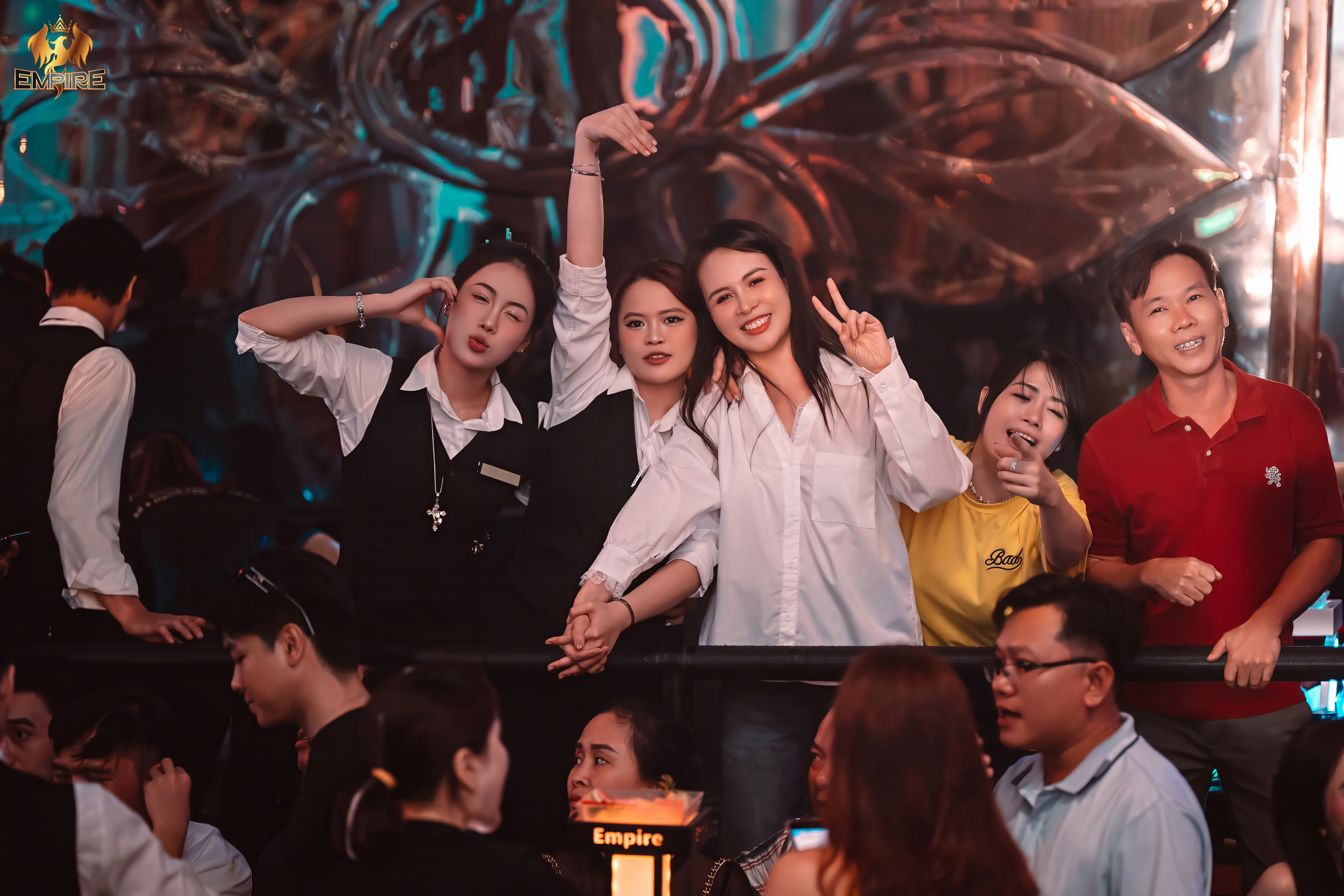 NHỮNG KHOẢNH KHẮC THĂNG HOA TẠI EMPIRE CLUB – NƠI BẠN QUÊN ĐI THẾ GIỚI NGOÀI KIA